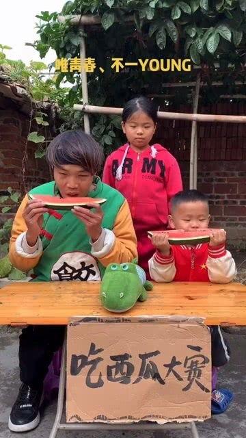 吃瓜娱乐搞笑视频,笑出腹肌的瞬间  第3张